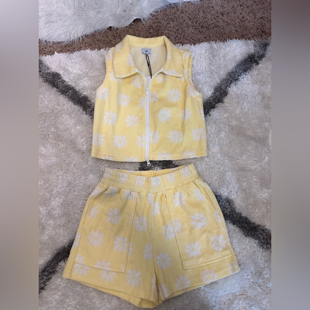 Yellow Floral Sleeveless Zip-Up Tank Top